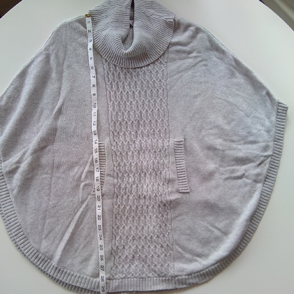 CAbi Soft And Cozy Cable Knit Light Gray Women's Poncho Sweater-size Xs - Picture 6 of 8